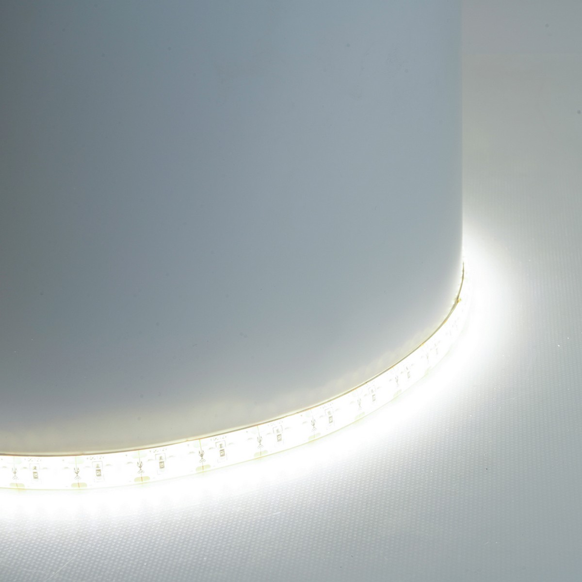 Светодиодная LED лента Feron LS626 180SMD(2835)/m 17W/m 12V 6500К IP65 51640
