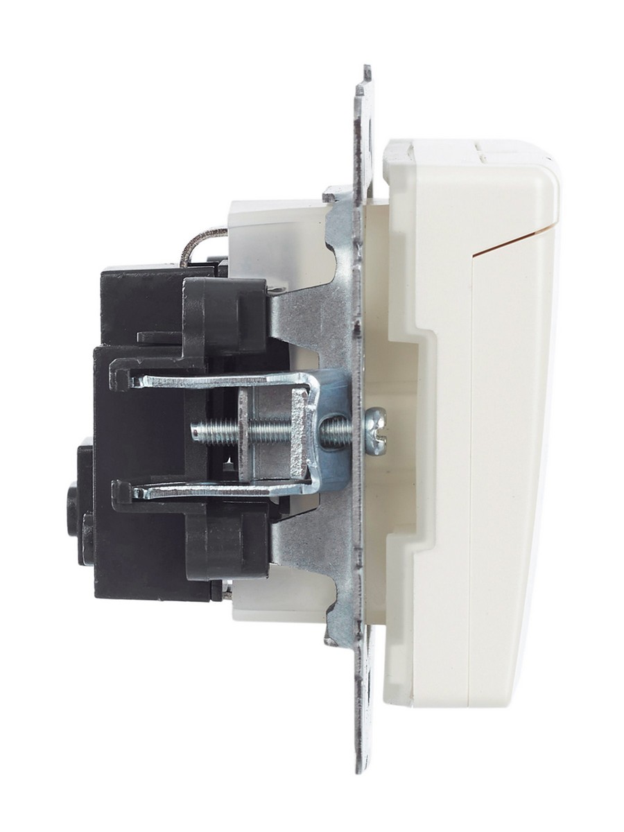 Розетка IEK BRITE с/з с шторками и крышкой 16А IP44 РСбш10-3-44-БрЖ жемчуг BR-R16-16-44-K36