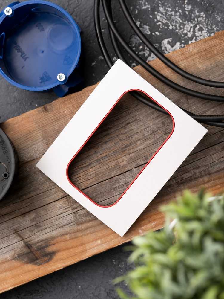 EKF Стокгольм белый Рамка EKF PROxima Стокгольм Белый Линия красная для розетки 2-ой EYM-G-304-20