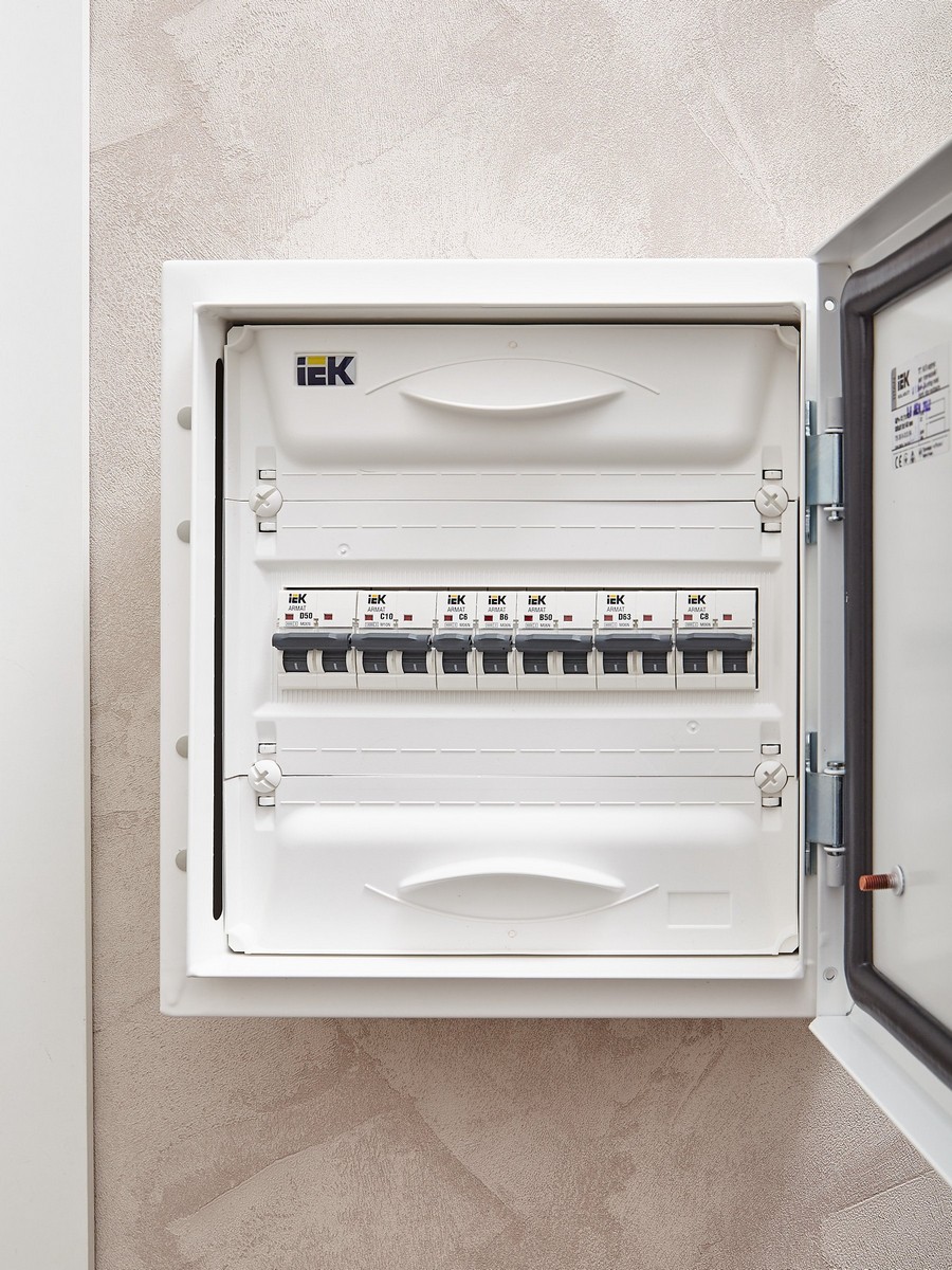 Автоматический выключатель IEK ARMAT M06N 1P B 6А AR-M06N-1-B006