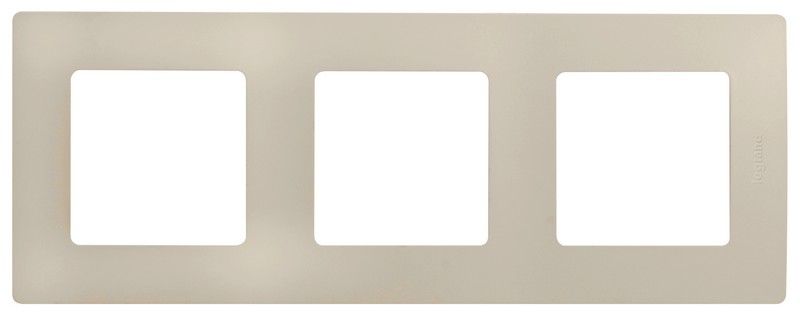 Legrand Etika Слоновая кость Рамка Legrand Etika слоновая кость 3-ая 672513