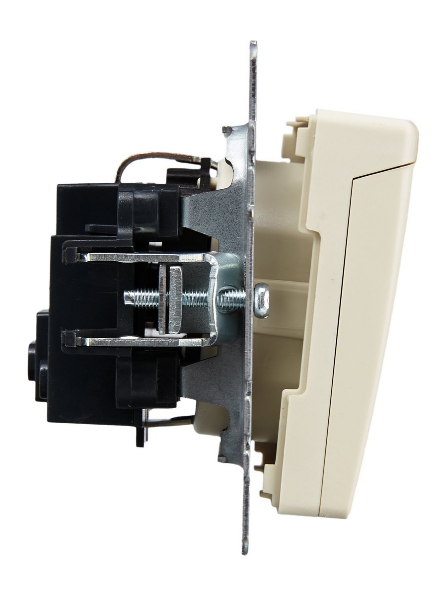 IEK Brite Бежевый Розетка IEK BRITE с/з с шторками и крышкой 16А IP20 РСбш10-3-БрКр бежевый BR-R16-16-K10