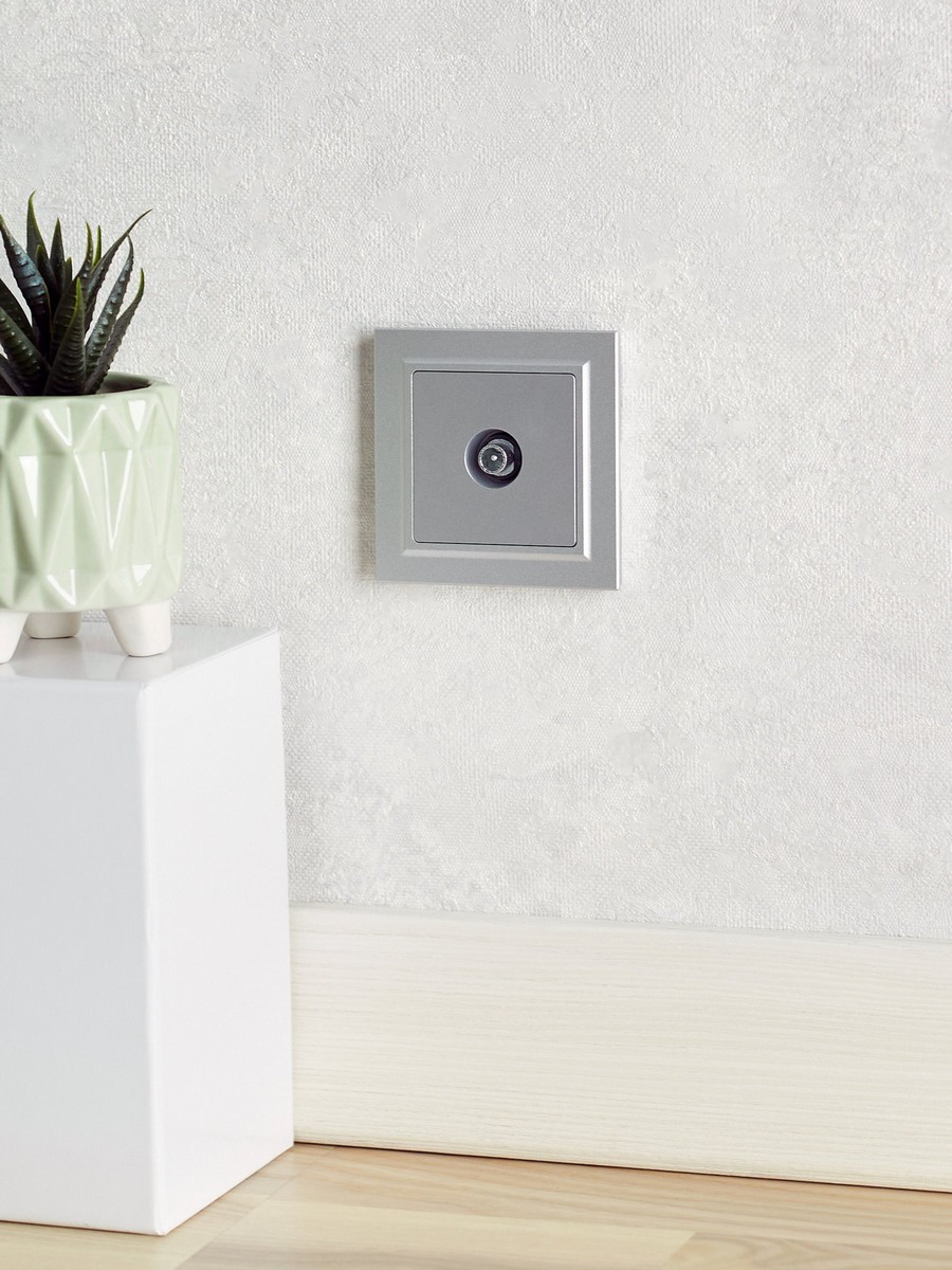 IEK Brite Алюминий Розетка IEK BRITE TV проходная РТВ10-0-БрА алюминий BR-A10-P-K47