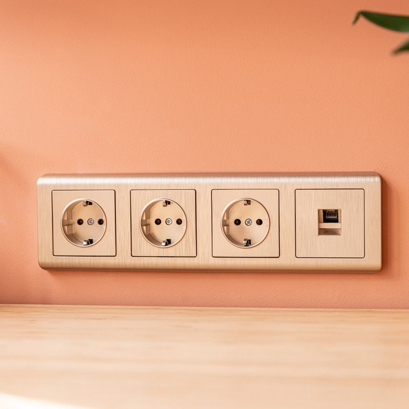 Werkel Шампань рифленный механизмы Розетка электрическая Werkel с заземлением и шторками (шампань рифленый) W1171110