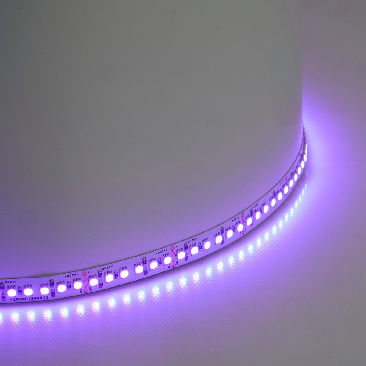 Светодиодная лента RGB Лента светодиодная Feron LS502 180SMD(5050)/м 16Вт/м 24V IP20 RGB 5 метров 51824 