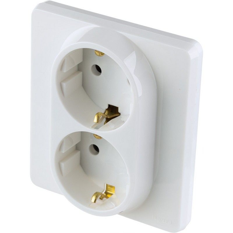 Legrand Inspiria Белый Розетка Legrand INSPIRIA Белый двойная с заземлением 16 А 250 В 673750