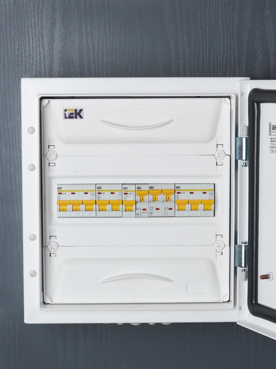 1 полюсные (однополюсные) Автоматический выключатель IEK KARAT ВА47-29 1Р 32А 4,5кА х-ка В MVA20-1-032-B 