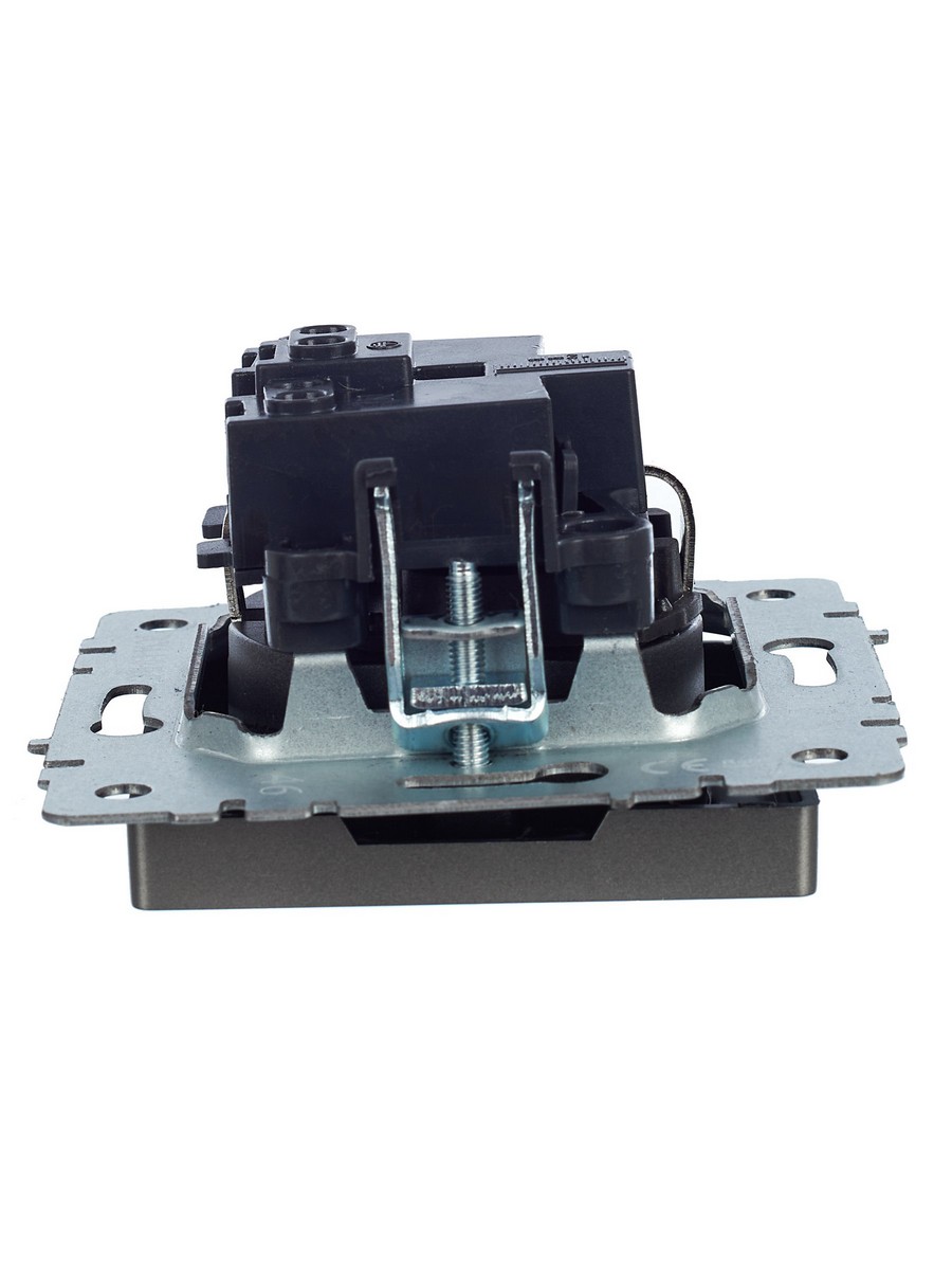 Розетка IEK BRITE с/з с шторками 16А РС14-1-0-БрС сталь BR-R14-16-K46
