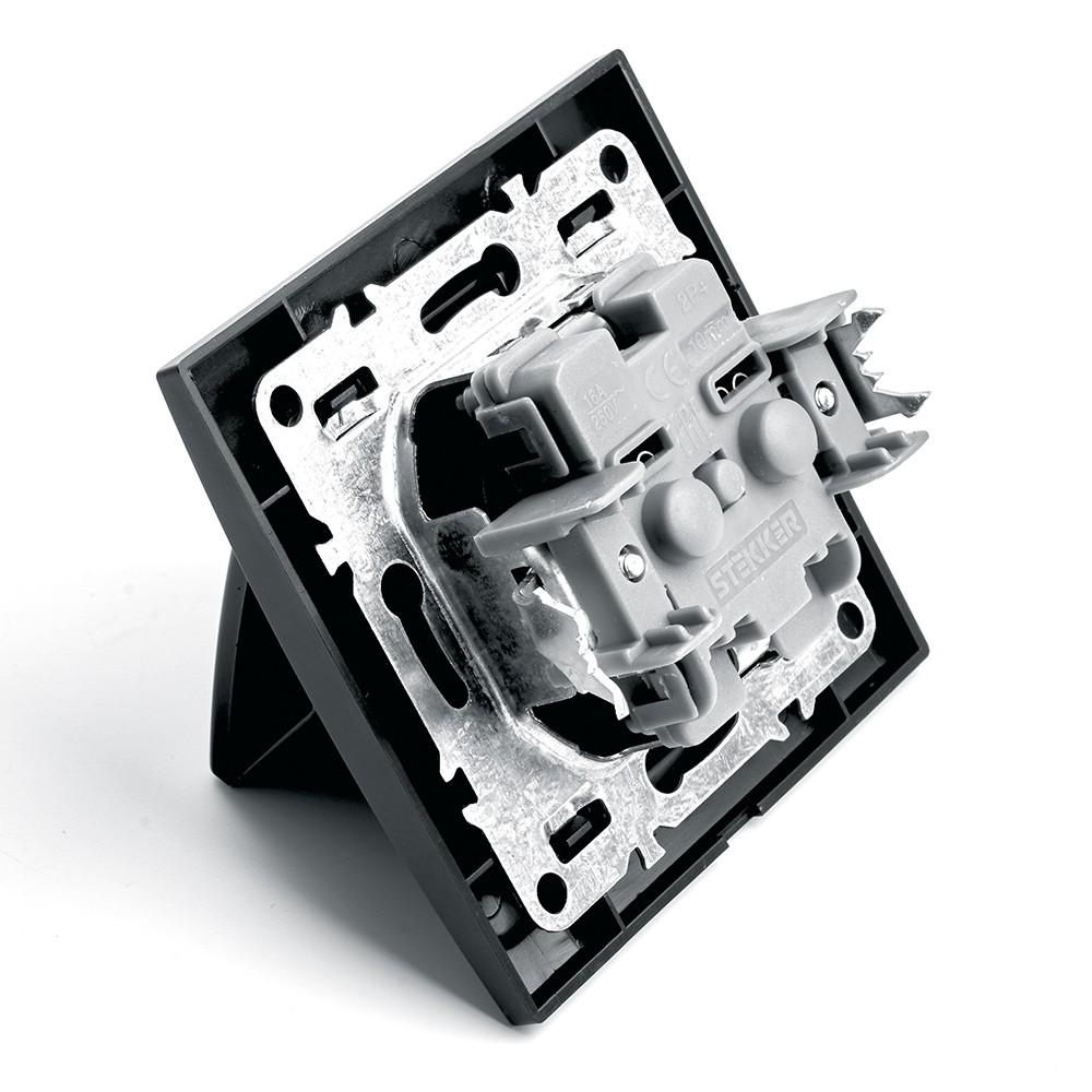 Розетка 1-местная c/з с крышкой STEKKER PST16-9012-03 16А с защ. шторкой Эрна черный с рамкой 39481