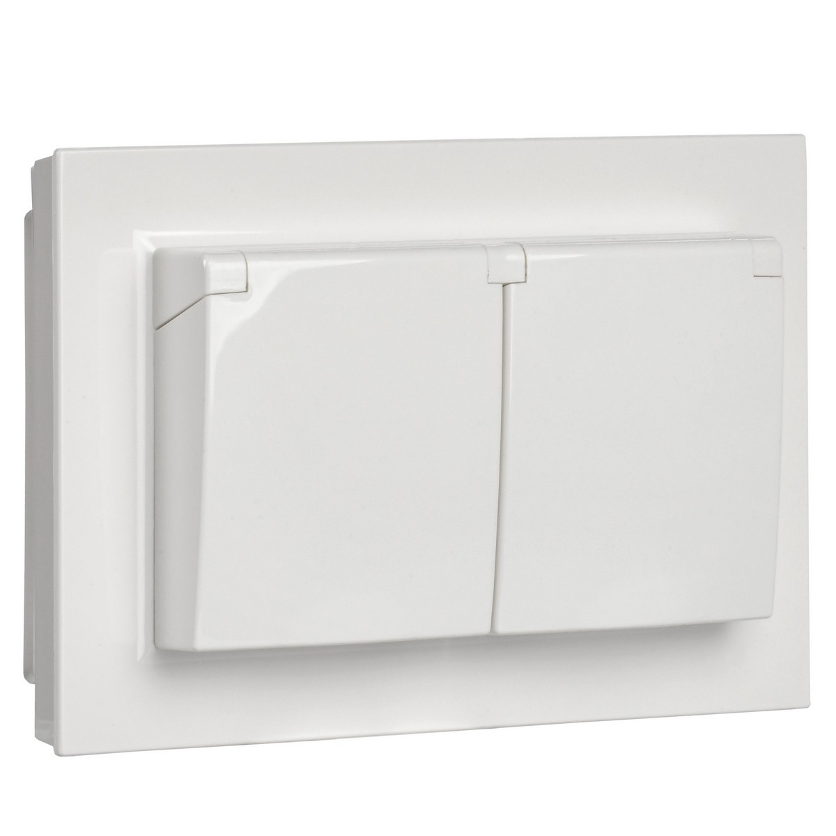 Розетка IEK BRITE 2-ая с/з с шторками и крышкой 16А в сборе IP44 РСбш12-3-44-БрБ белый BR-R26-16-44-