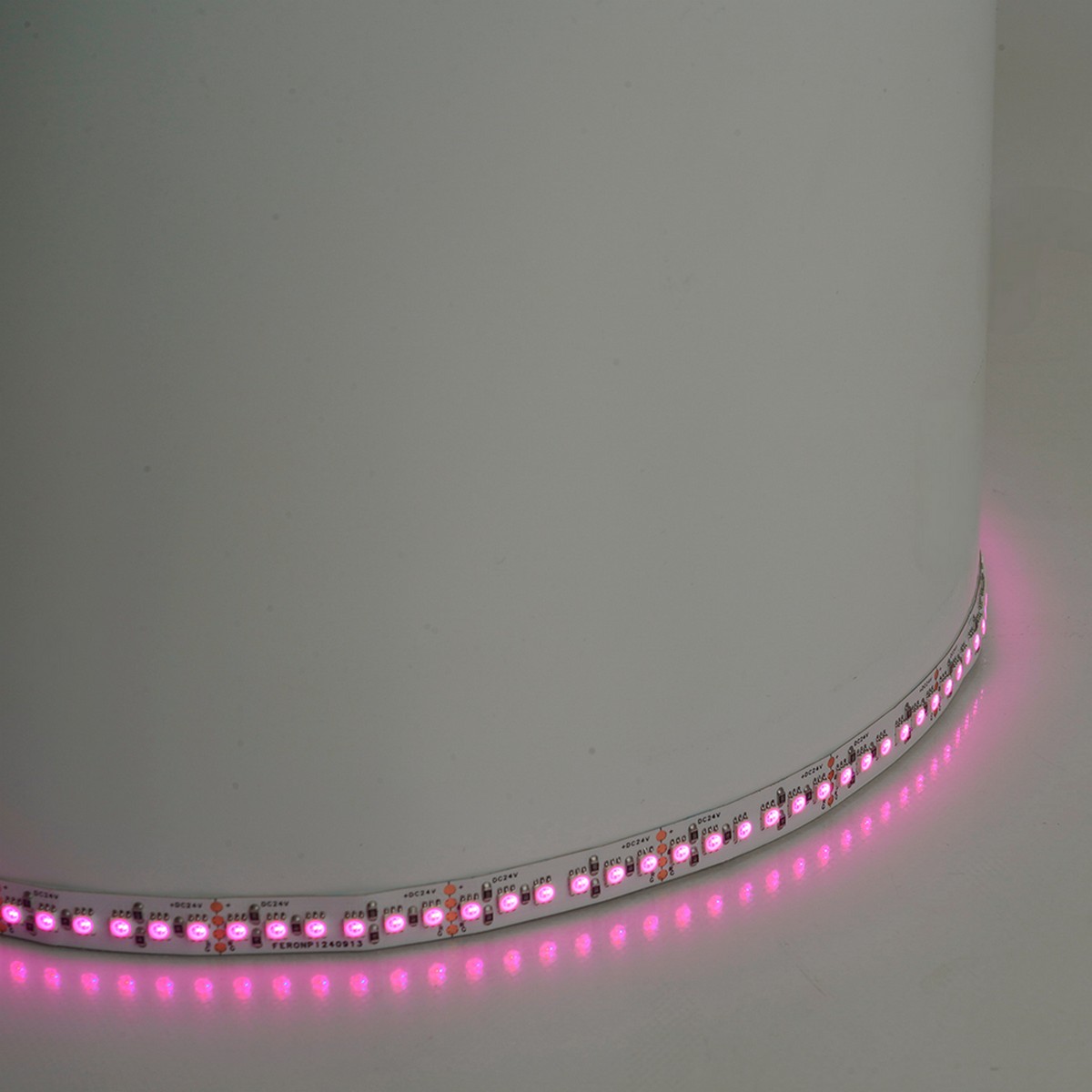 Светодиодная лента RGB Лента светодиодная Feron LS502 180SMD(5050)/м 16Вт/м 24V IP20 RGB 5 метров 51824 