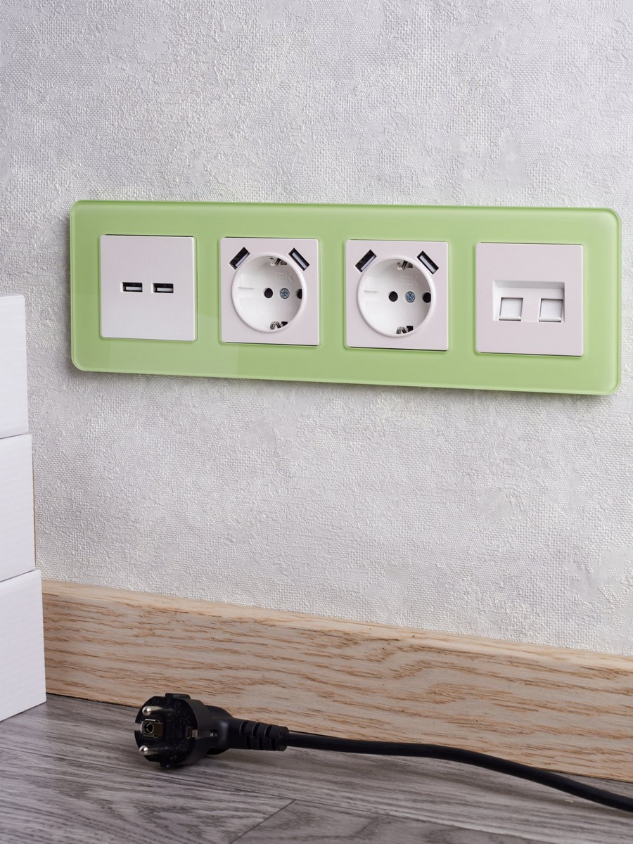 IEK Brite Жемчуг Розетка IEK BRITE USB A+A 3,1А РЮ10-1-БрЖ жемчужный BR-U21-D31-K36