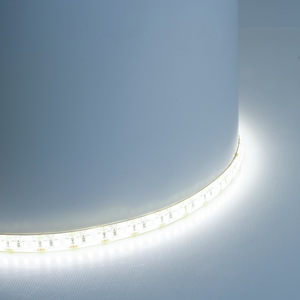 Светодиодная LED лента Feron LS626 180SMD(2835)/m 17W/m 12V 6500К IP65 51640