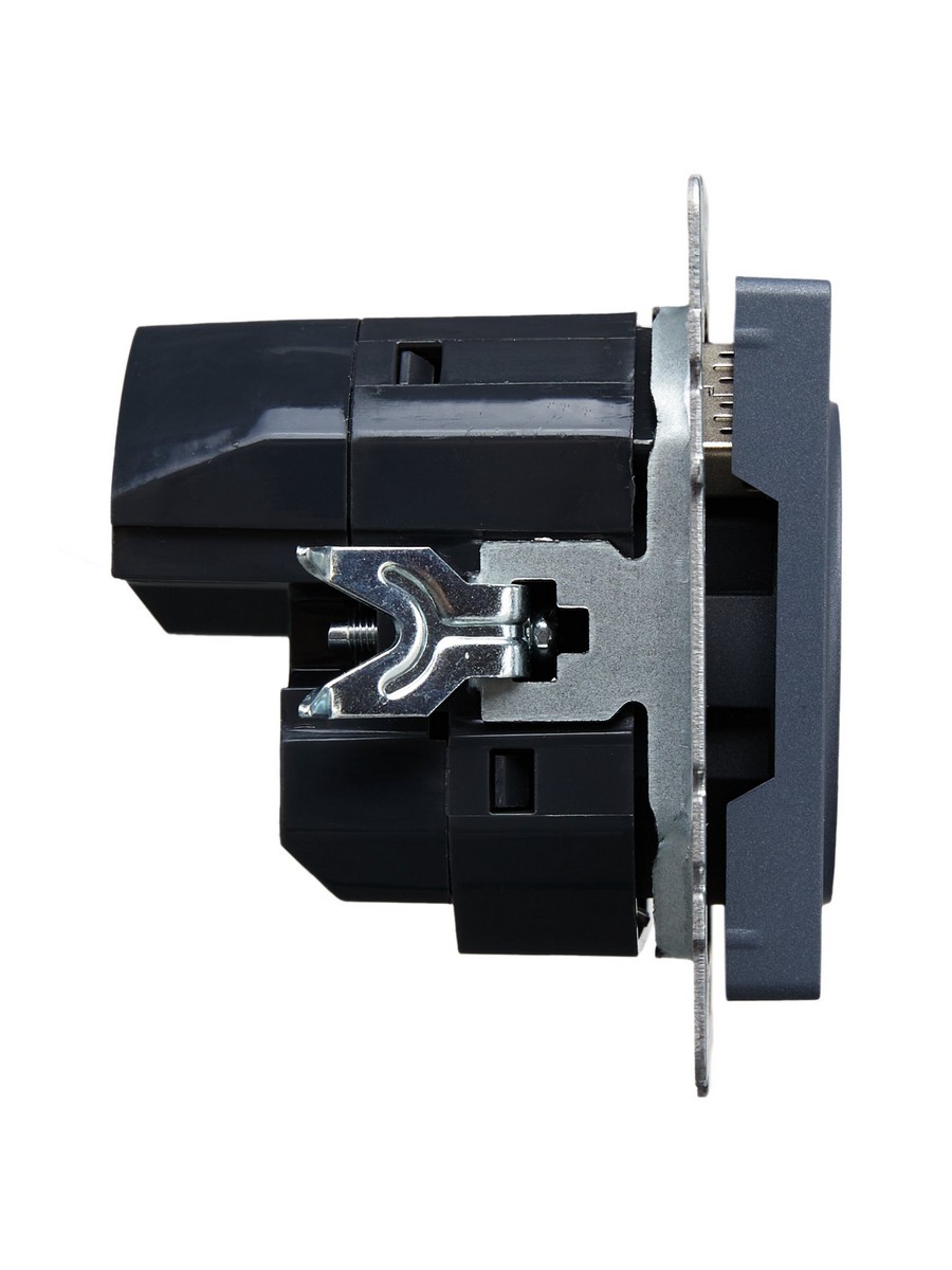 Розетка IEK BRITE с с/з и шторками 16А с USB A+A 3,1А РЮш10-2-БрМ маренго BR-R14-16-U21-D31-K35