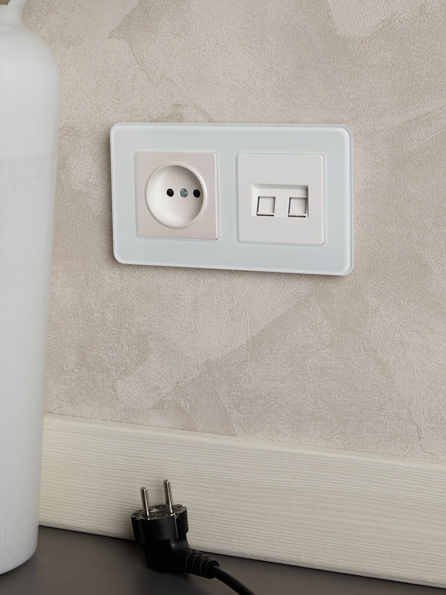 Рамка IEK BRITE DECOR Белый матовый стекло скругл.угол 2-м РУ-2-2-Бр RE BR-M22-G-41-K01