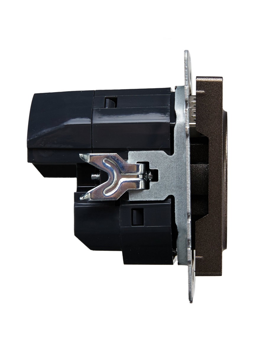 IEK Brite Бронза Розетка IEK BRITE с с/з и шторками 16А с USB A+A 2,1А РЮш10-1-БрТБ бронза BR-R14-16-U21-D21-K45