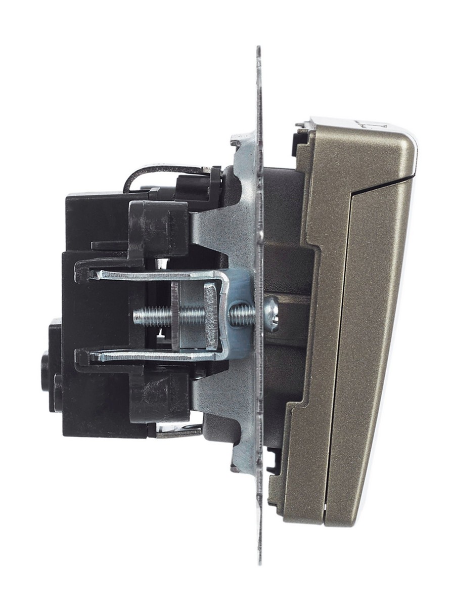 Розетка IEK BRITE с/з с шторками и крышкой 16А IP20 РСбш10-3-БрШ шампань BR-R16-16-K37