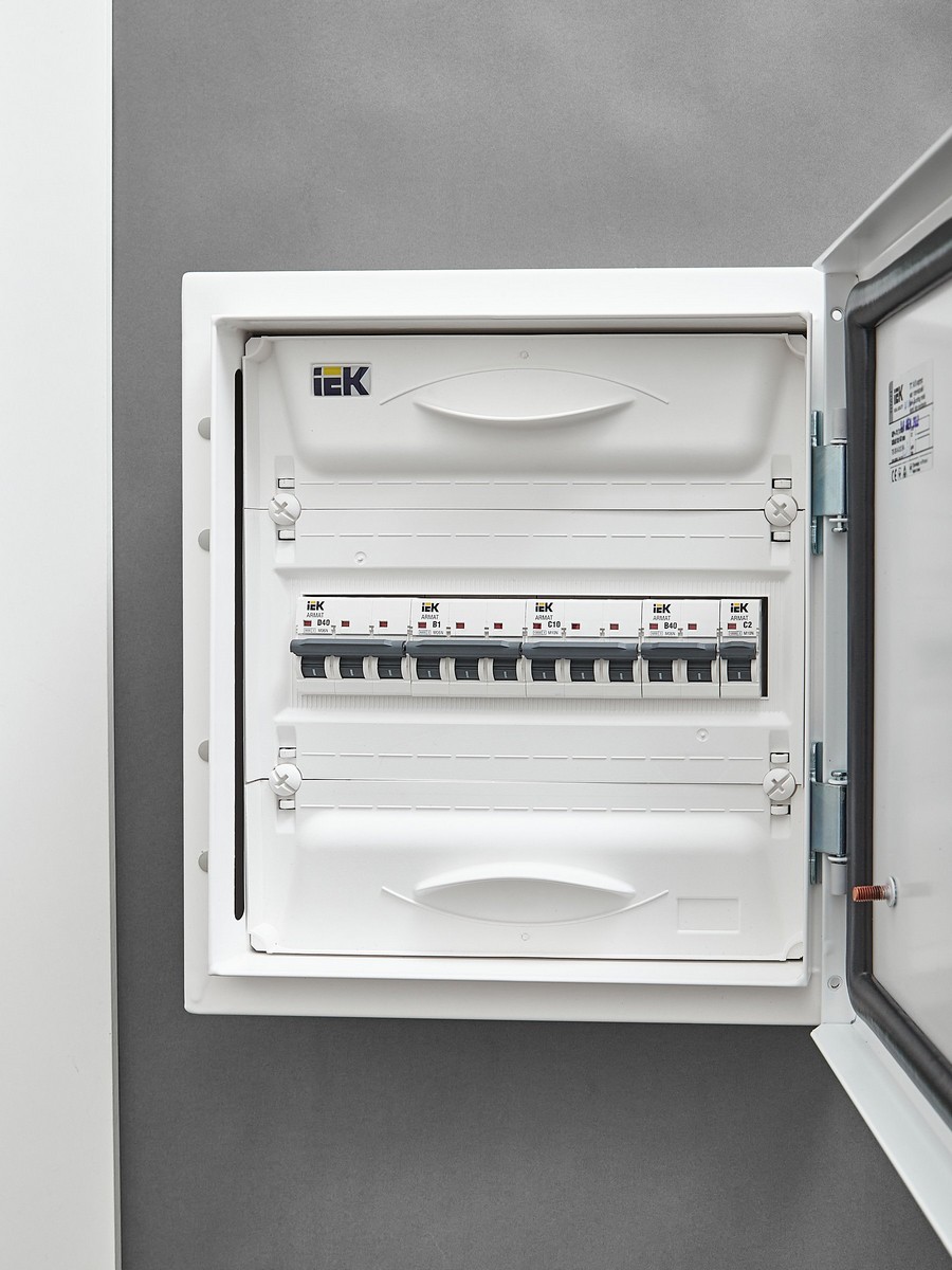 Автоматический выключатель IEK ARMAT M10N 3P C 10А AR-M10N-3-C010