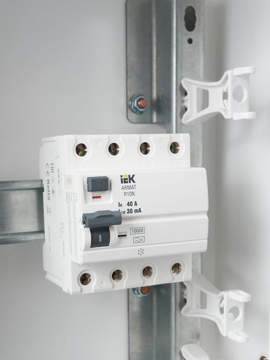 IEK ВДТ УЗО IEK ARMAT R10N 4P 40А 30мА тип A AR-R10N-4-040A030 