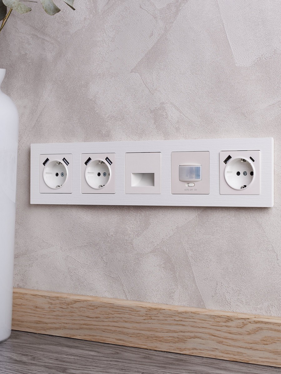 Рамка IEK BRITE DECOR Белый рифленый 5-м РУ-5-Бр BR-M52-51-K01