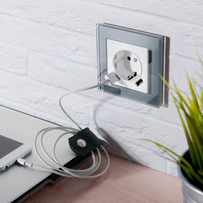 Werkel Белый механизмы Розетка с заземлением, шторками и USBх2 Werkel белая W1171501