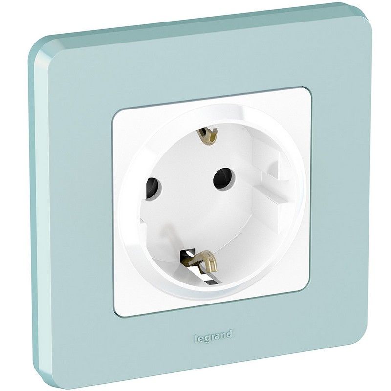 Legrand Inspiria Белый Розетка Legrand INSPIRIA Белый с заземлением со шторками 16 А 250 В 673730
