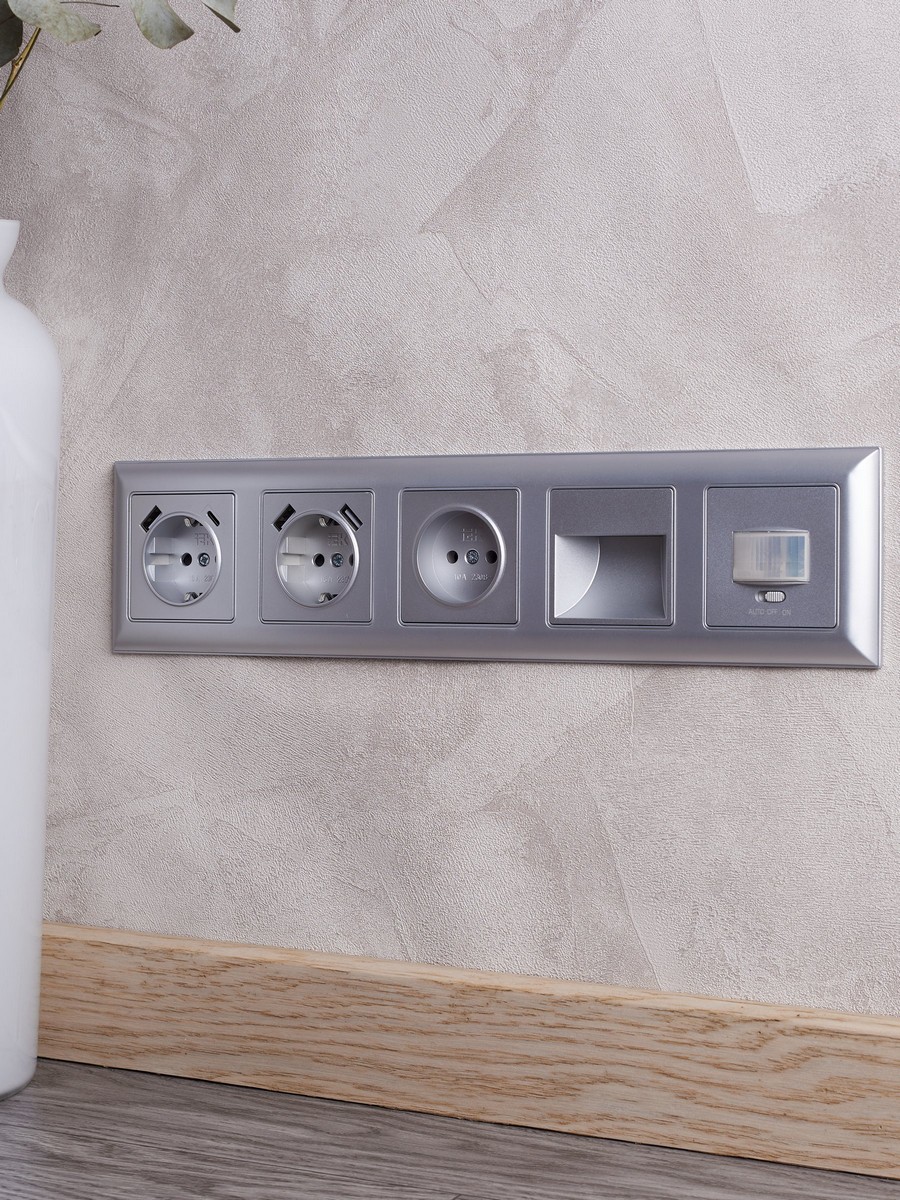 Рамка IEK BRITE DECOR Алюминий 3D-форма 5-м РУ-5-Бр BR-M52-12-K47
