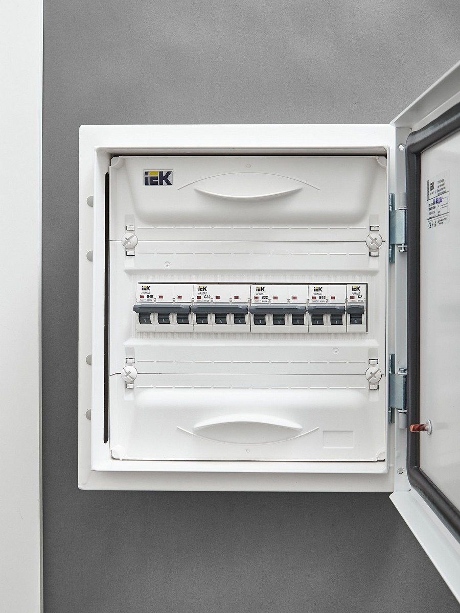 Автоматический выключатель IEK ARMAT M06N 3P B 32А AR-M06N-3-B032
