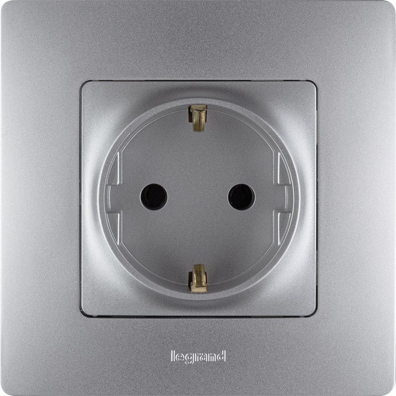 Legrand Etika Алюминий Розетка электрическая Legrand Etika алюминий с/з, винт. клеммы, 16А, 250 В 672421