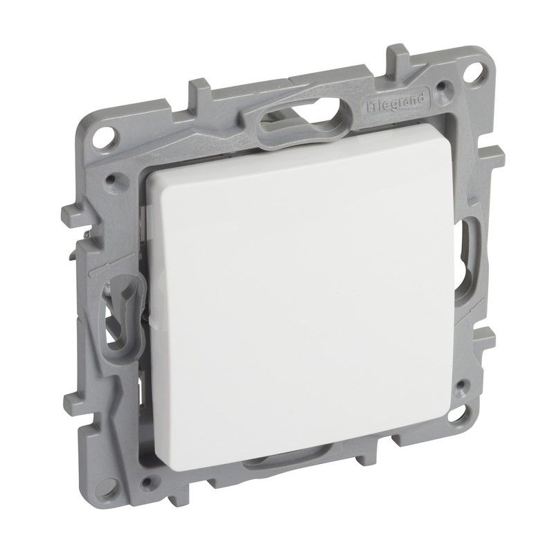 Legrand Etika Белый Переключатель Legrand Etika белый промежуточный 1-клавишный, винт. клеммы, 10AX, 250 В 672209