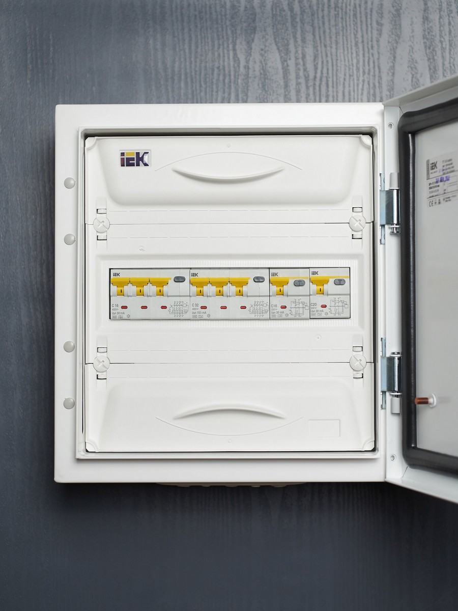 Дифференциальный автоматический выключатель IEK KARAT АВДТ 34 C32 100мА MAD22-6-032-C-100