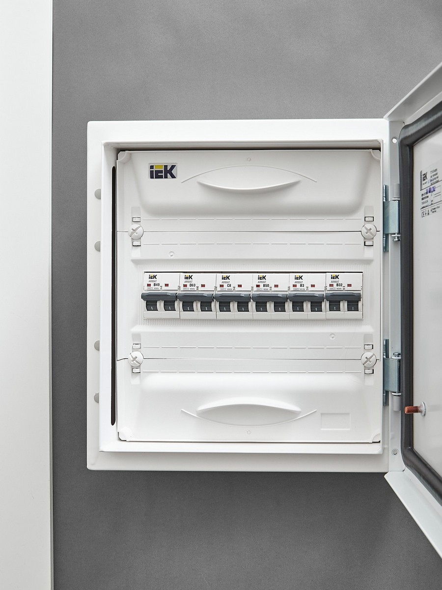 Автоматический выключатель IEK ARMAT M06N 2P C 8А AR-M06N-2-C008