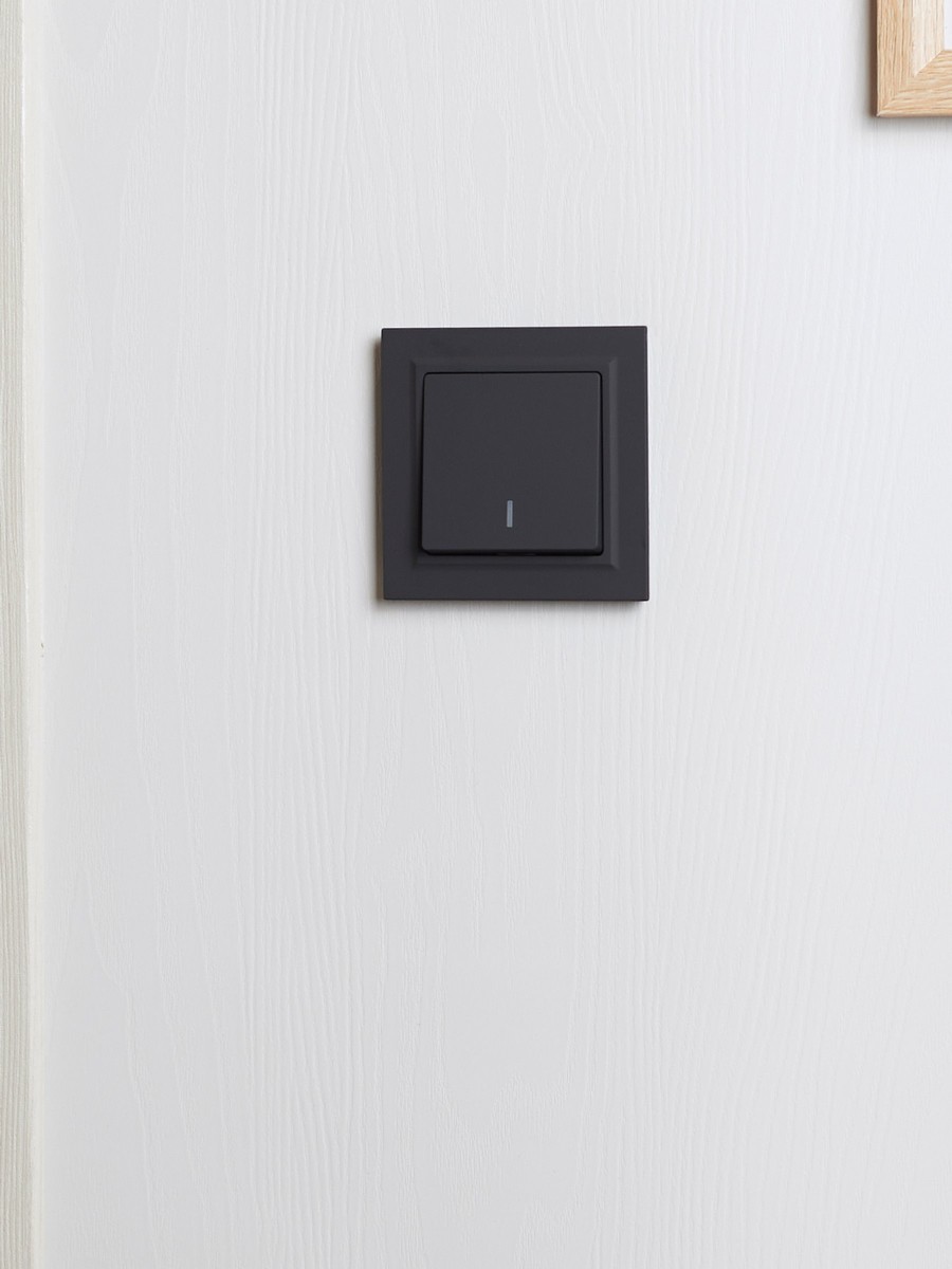 Рамка IEK BRITE 1-местная IP44 РУ-1-БрГ-44 графит BR-M12-44-K53
