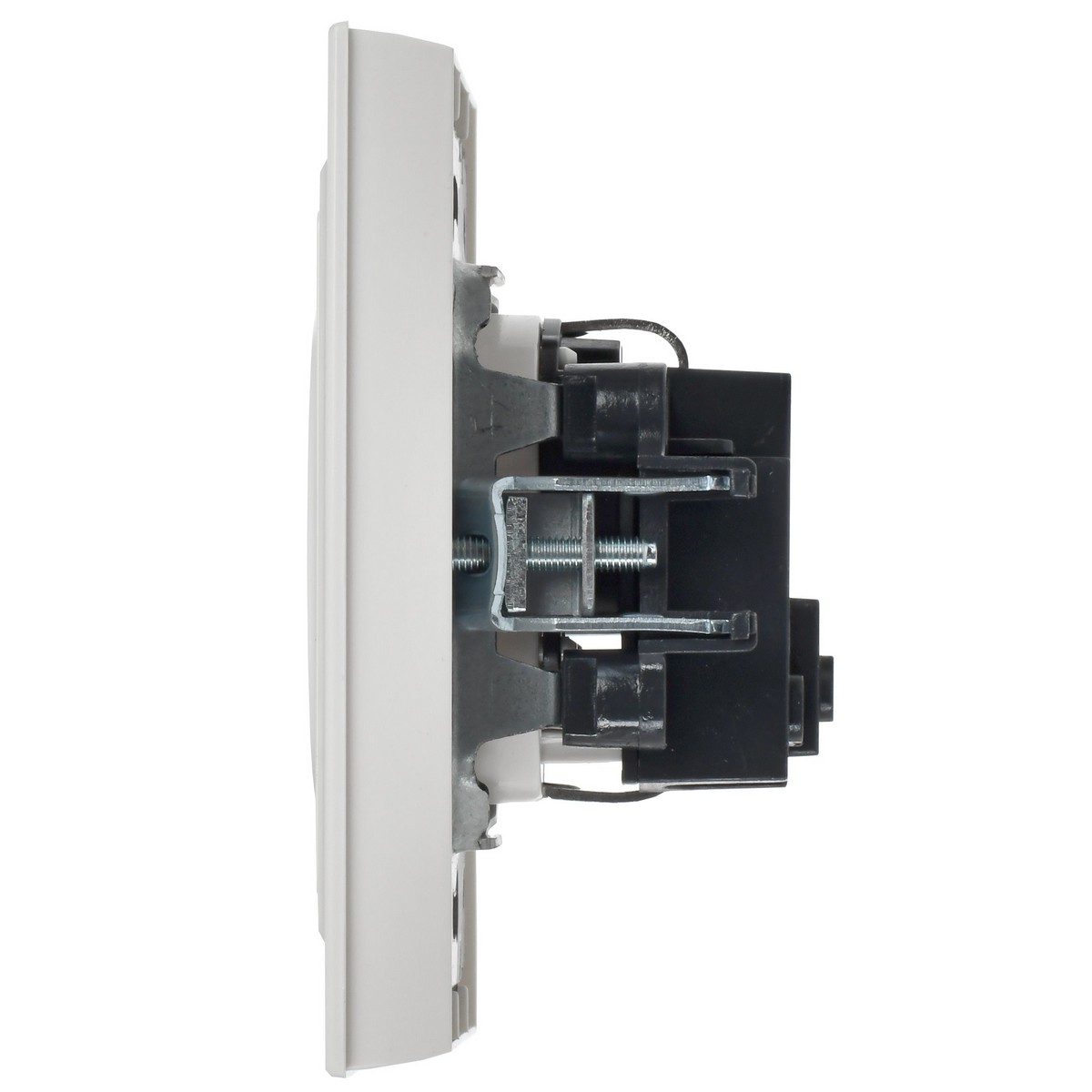 Розетка IEK BRITE с/з с шторками 16А в сборе РСР14-1-0-БрБ белый BR-R14-16-K01-F