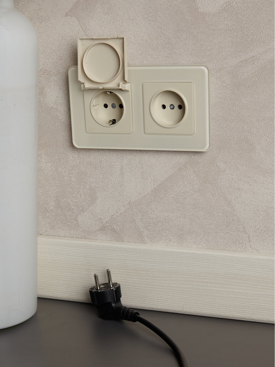 IEK Brite Рамки Рамка IEK BRITE DECOR Песчаный матовый стекло скругл.угол 2-м РУ-2-2-Бр RE BR-M22-G-41-K98