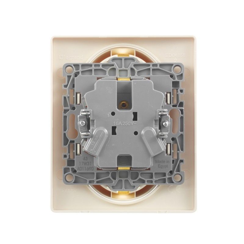 Legrand Etika Слоновая кость Розетка Legrand Etika слоновая кость 2-ая с/з, винты 672323