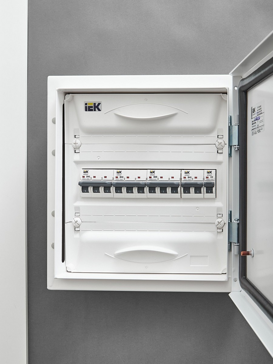 Автоматический выключатель IEK ARMAT M10N 3P D 20А AR-M10N-3-D020