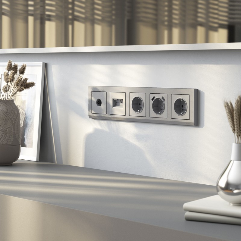 Werkel Серебряный матовый Розетка Werkel с заземлением и шторками (серебряный матовый) W1171165