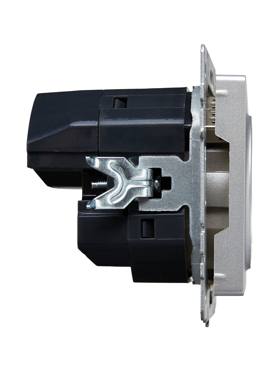 IEK Brite Алюминий Розетка IEK BRITE с с/з и шторками 16А с USB A+A 3,1А РЮш10-2-БрА алюминий BR-R14-16-U21-D31-K47