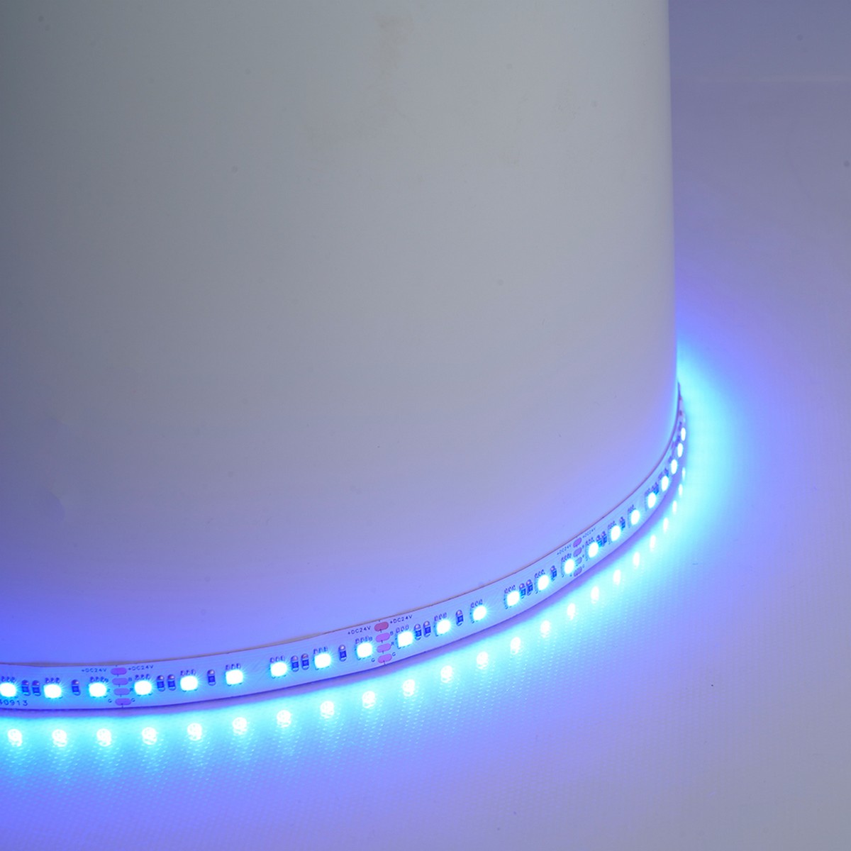 Светодиодная лента RGB Лента светодиодная Feron LS501 120SMD(5050)/м 11Вт/м 24V IP20 RGB 5 метров 51823 