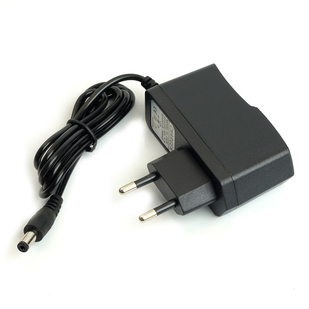 Прожекторы светодиодные Светодиодный прожектор Feron LL-951 переносной с зарядным устройством IP66 50W 6400K 48676 