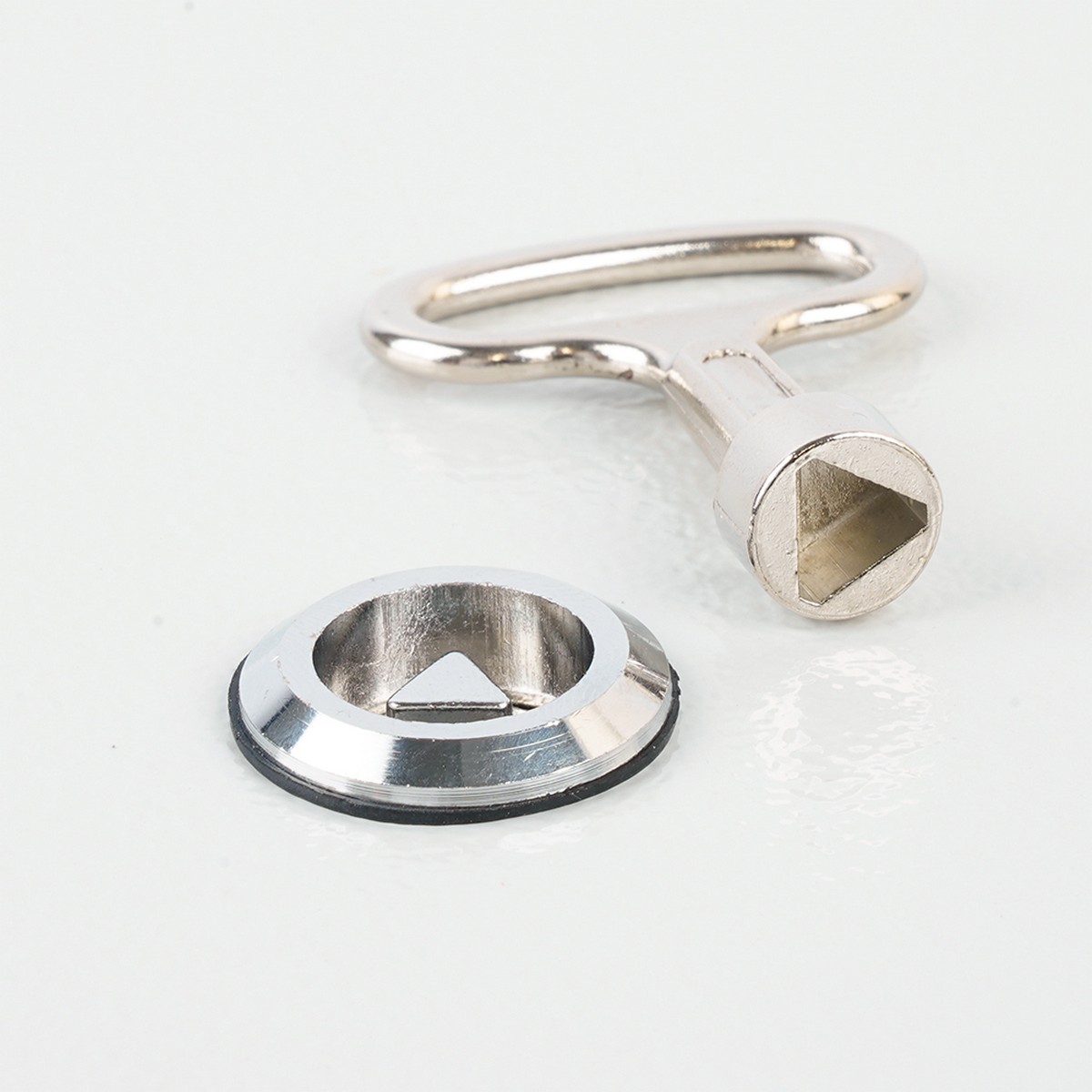 Металлические щиты и корпуса Шкаф навесной STEKKER EBX60-1/09-54 IP54 9 модулей сталь ArcaMetal 50537 