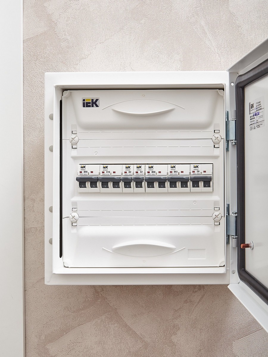 Автоматический выключатель IEK ARMAT M10N 1P C 2А AR-M10N-1-C002