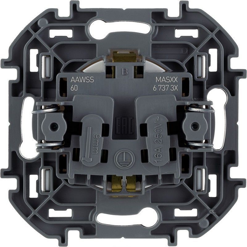 Legrand Inspiria Белый Розетка Legrand INSPIRIA Белый с заземлением со шторками 16 А 250 В 673730