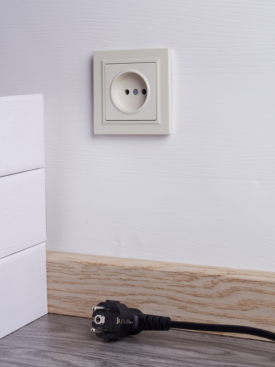 IEK Brite Бежевый Розетка IEK BRITE Бежевый без з/к/ш 10А в сборе РСР10-1-0-БрКр BR-R10-10-K10-F