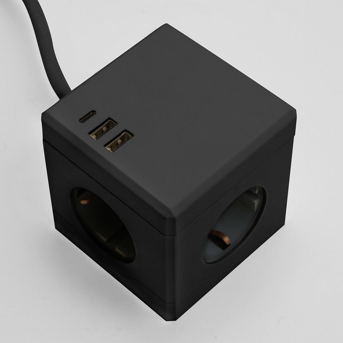 Удлинитель STEKKER HM10-41-01 3-местный с/з 1.5м 2USB+1С 5V 3,1А Comfort черный 49657