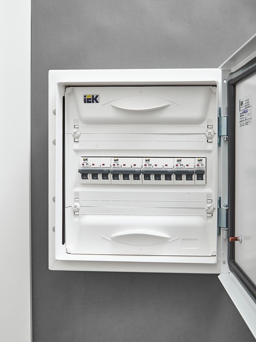 Автоматический выключатель IEK ARMAT M06N 3P D 40А AR-M06N-3-D040