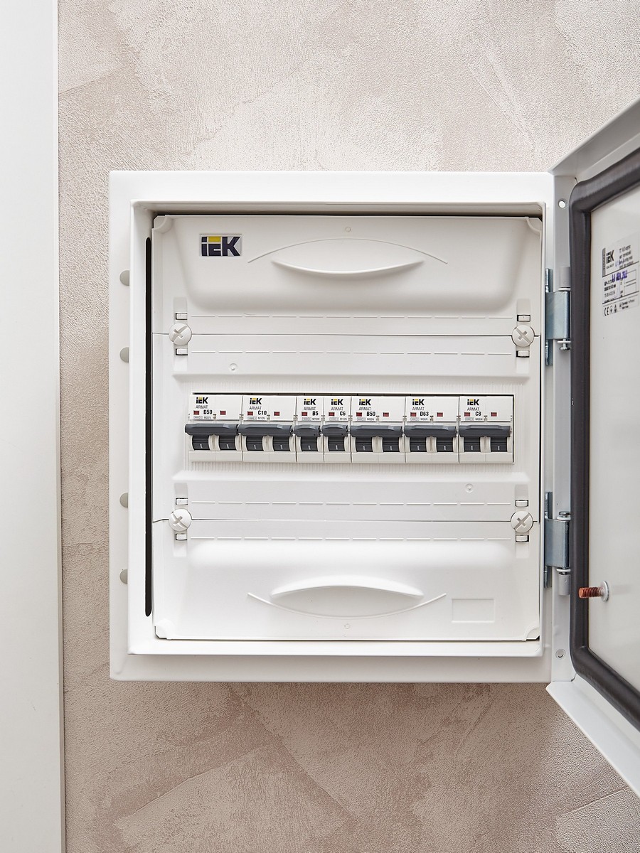 Автоматический выключатель IEK ARMAT M10N 1P C 6А AR-M10N-1-C006