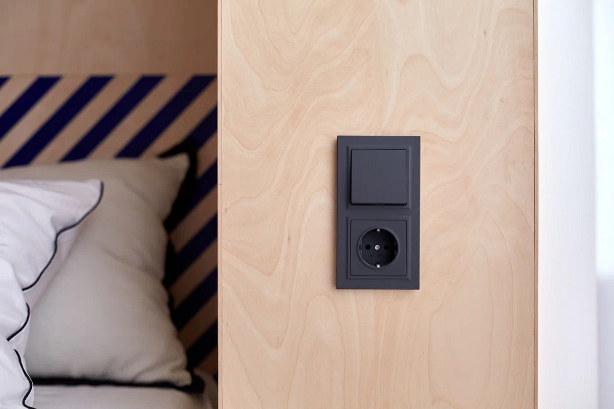 IEK Brite Графит Выключатель IEK BRITE 1-клавишный 10А ВС10-1-0-БрГ графит BR-V10-0-10-K53