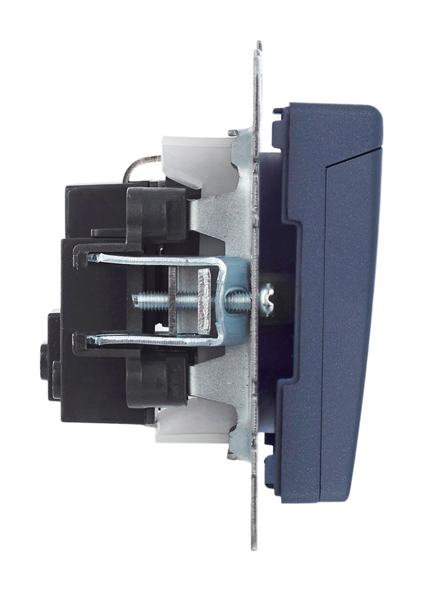 Розетка IEK BRITE с/з с шторками и крышкой 16А IP20 РСбш10-3-БрМ маренго BR-R16-16-K35